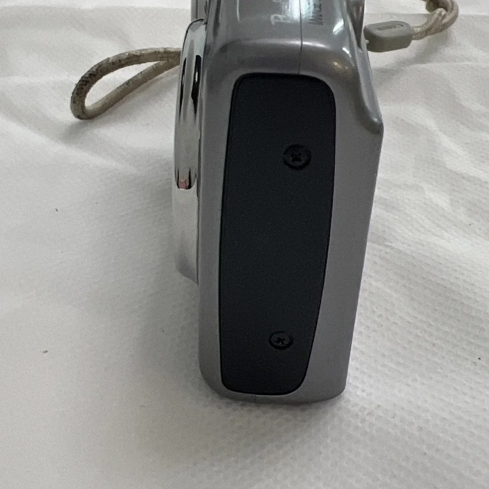Canon PowerShot A1000 IS  10.0MP 4x Digital Camera PARTS ONLY
